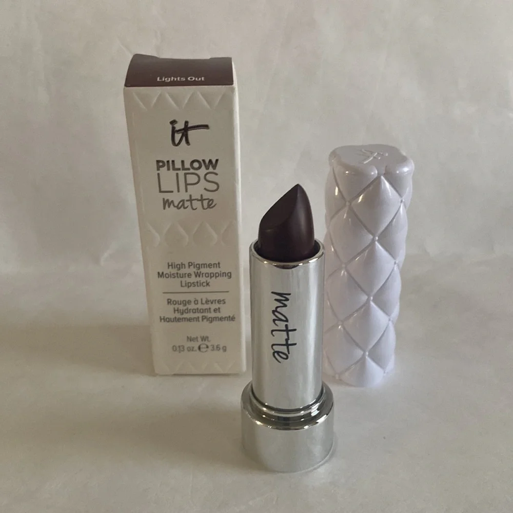 IT COSMETICS Pillow Lips Lipstick Lights Out (Dark Nude Espresso) $24